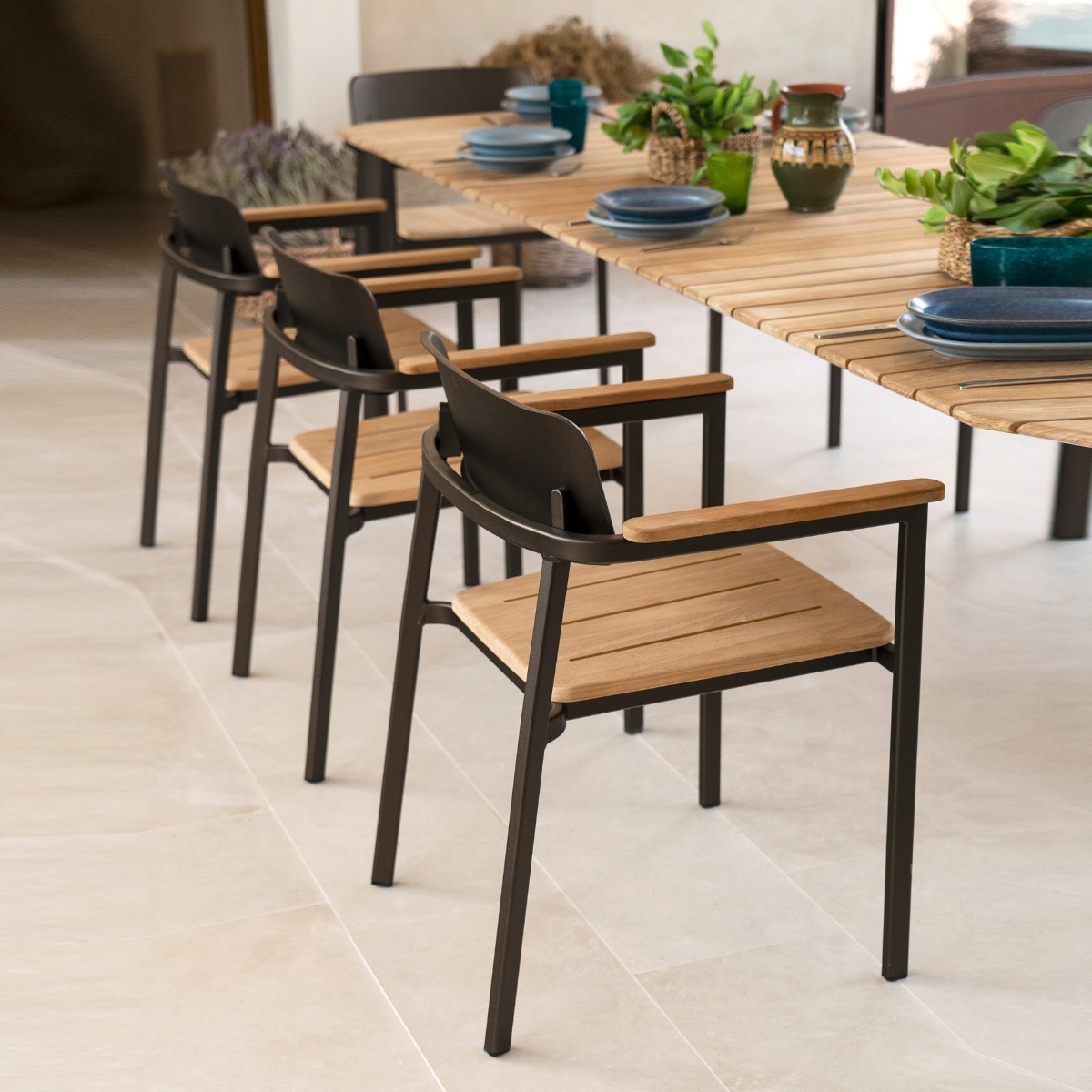 Emu Dining Set Shine